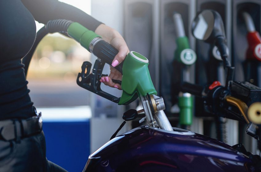  Comum ou aditivada: qual a melhor gasolina para colocar na sua moto?