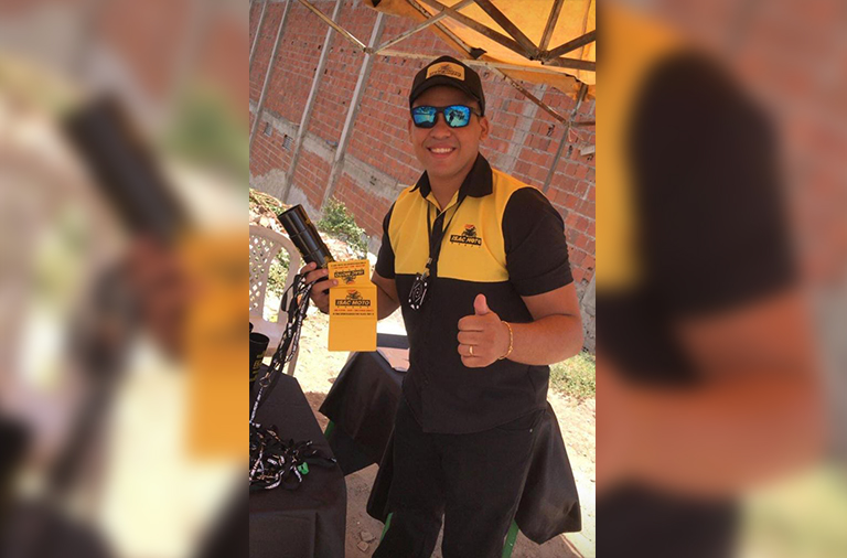  Atrás do balcão e comandando uma loja de motopeças: Conheça Isac Sales