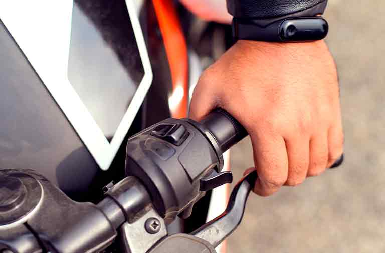  Frenagem profissional: confira dicas de como manter a segurança com a Harley-Davidson ￼