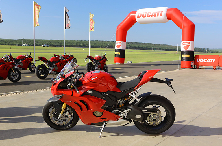  Ducati promove curso de pilotagem no Brasil