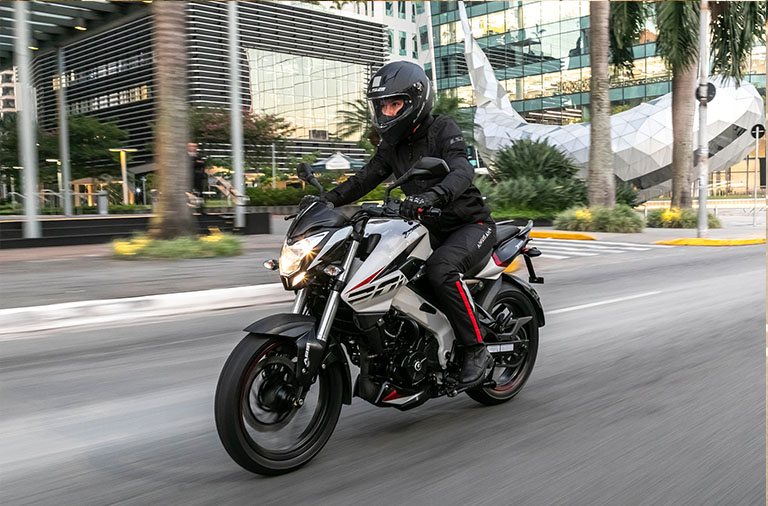  Fabricante de motos Bajaj expande sua operação no Brasil